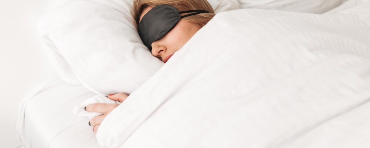 suplimente pentru somn, făcându-și efect pe o persoană ce doarme profund în dormitor