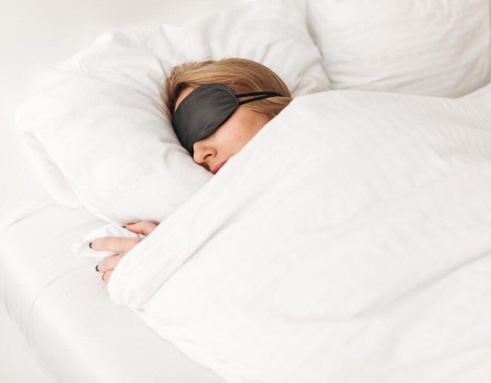 suplimente pentru somn, făcându-și efect pe o persoană ce doarme profund în dormitor