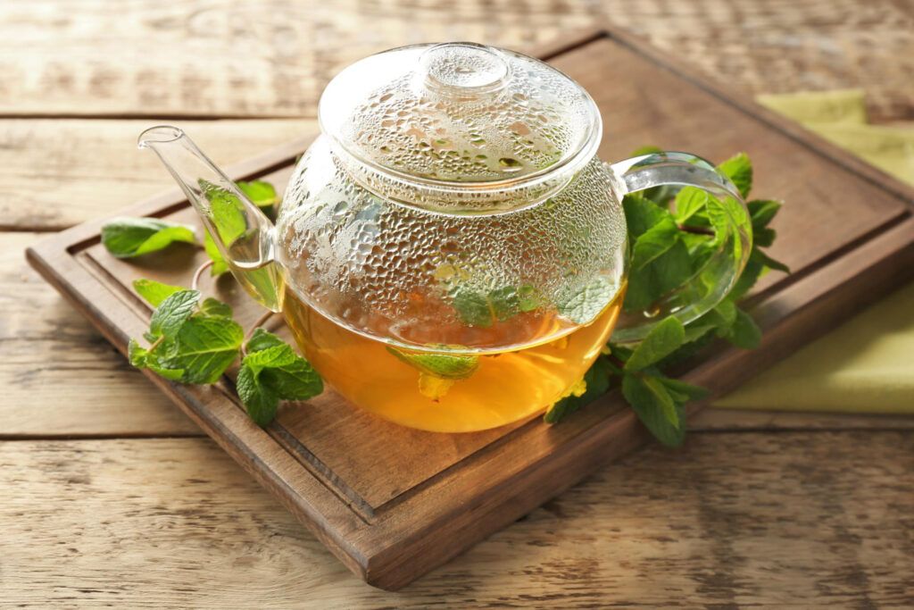 tratament-balonare-si-gaze-intestinale-ceai-menta